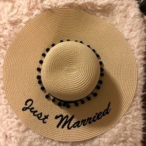 Altar’d State ⭐️ beach hat